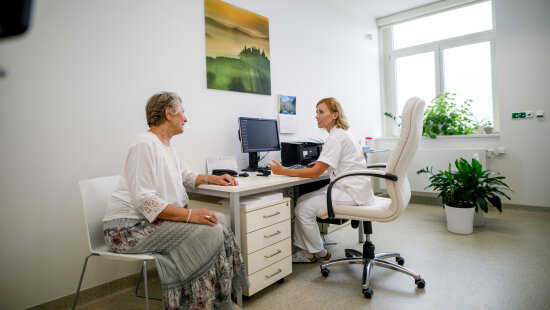 Jak léčba rakoviny trávicího traktu ovlivňuje možnost mít děti? Zapojte se do mezinárodní dotazníkové studie